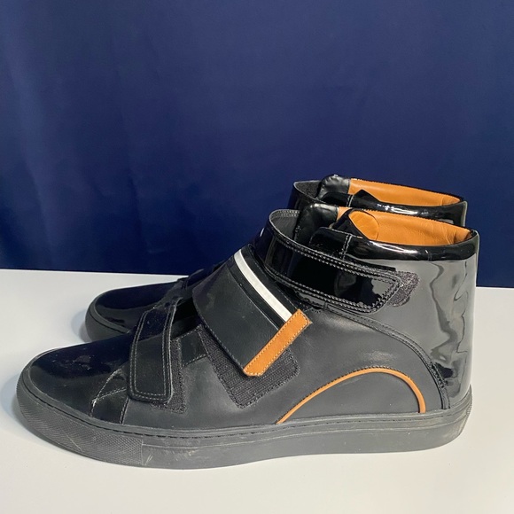 Switzerland Bally: Size 13/ Color:black, brown, and white